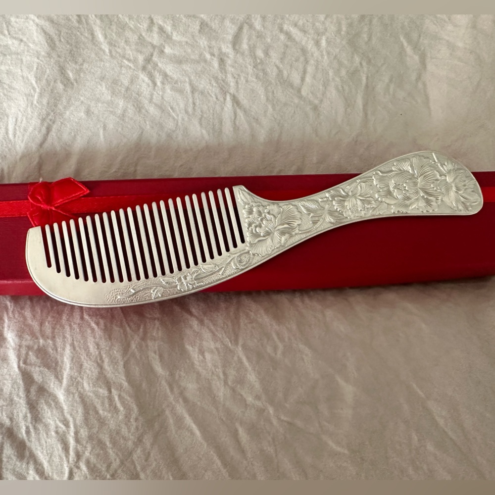 Beautiful Pure Silver Comb